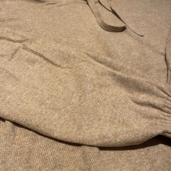 Hooded sweater - Picture 2 of 3